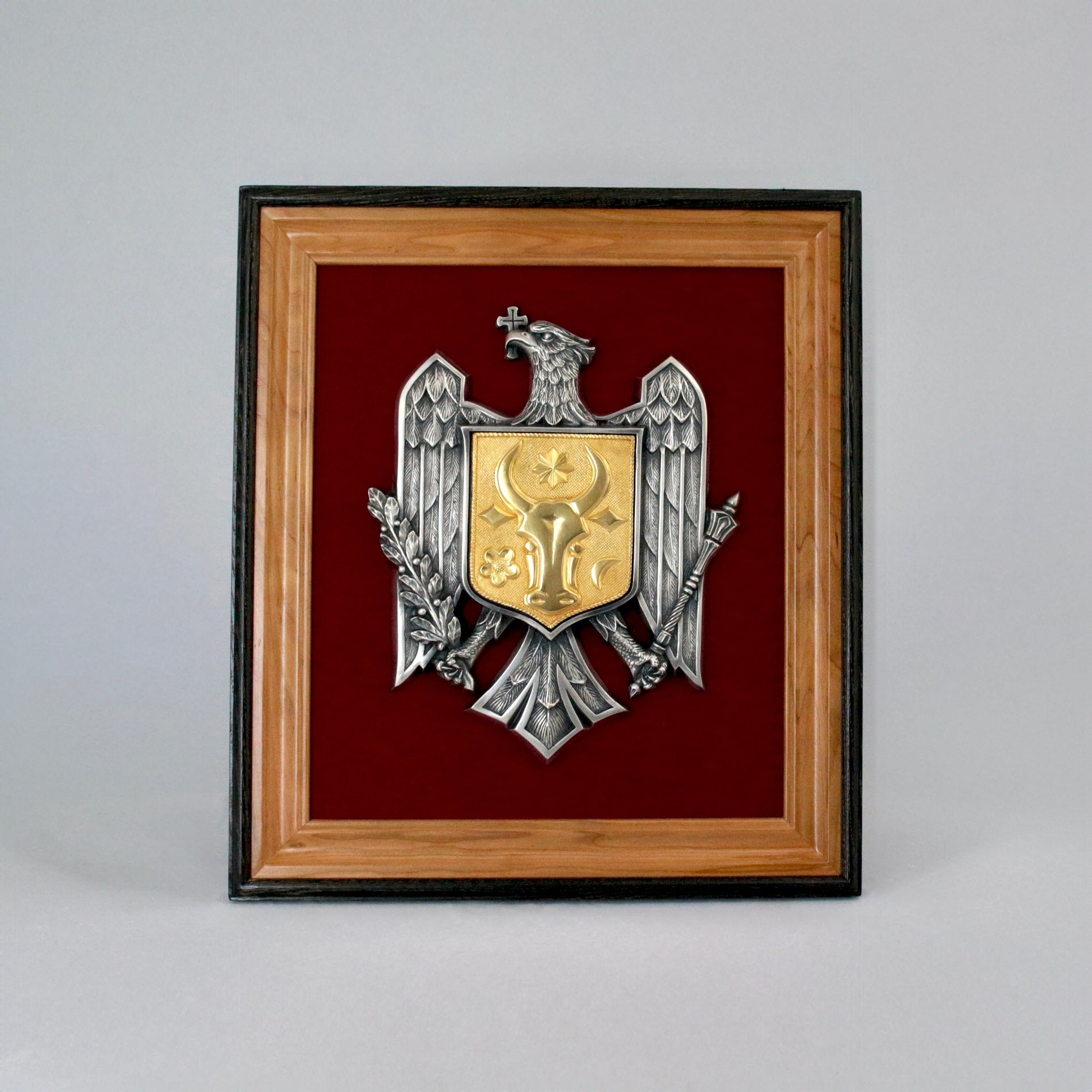 Stema Republicii Moldova la pret de 1950 RON, steme