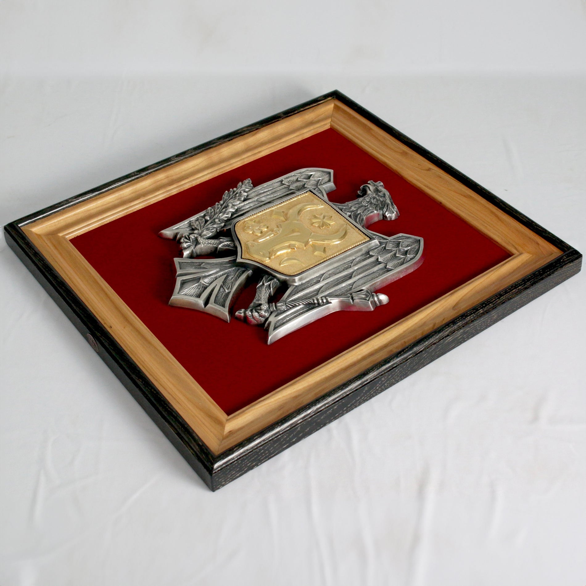 Stema Republicii Moldova la pret de 1950 RON, steme