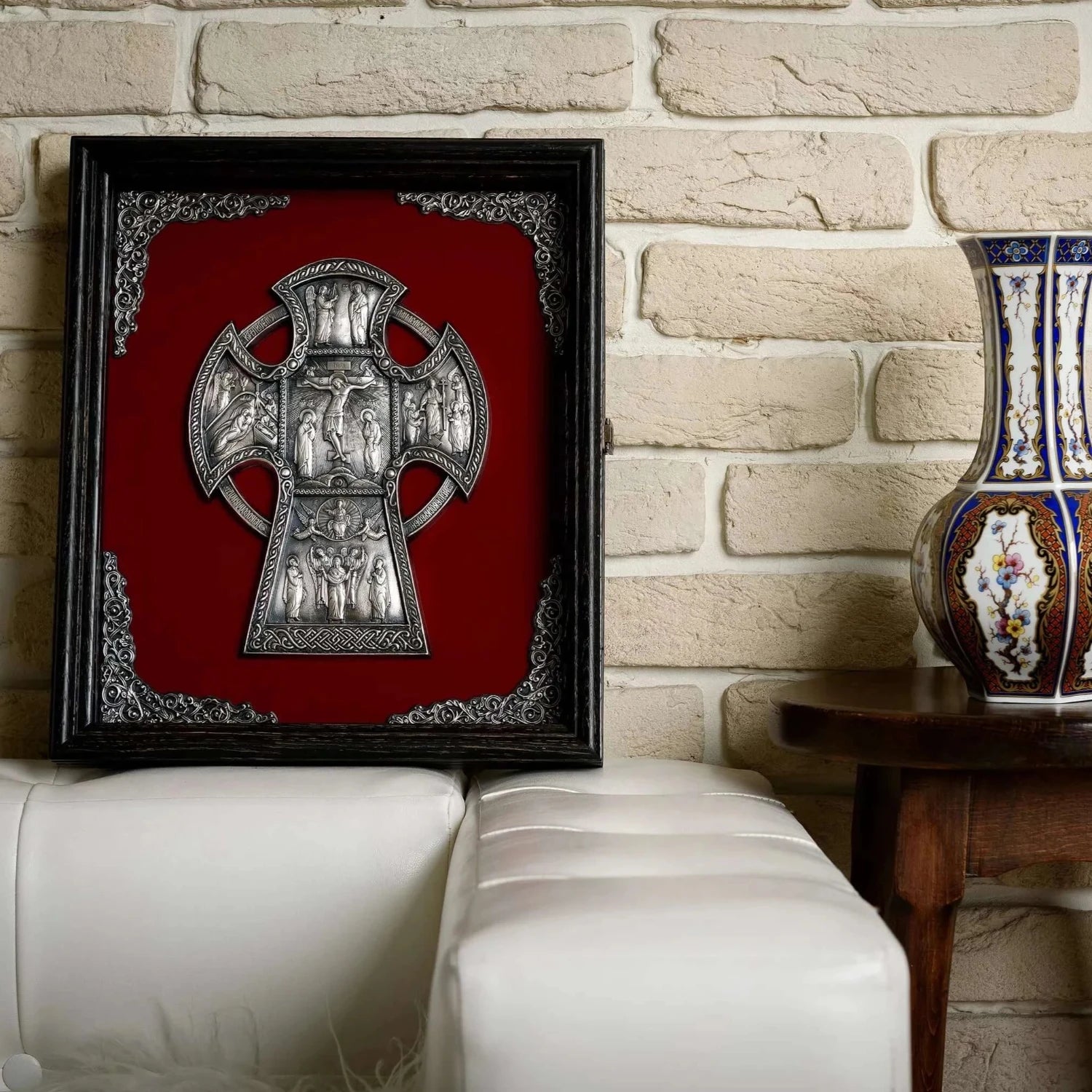 Crucifix în ramă K05.1